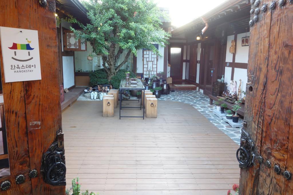 Inyeon Hanok Guesthouse Jeonju Exteriör bild