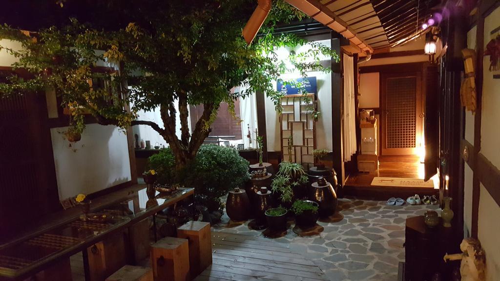 Inyeon Hanok Guesthouse Jeonju Exteriör bild